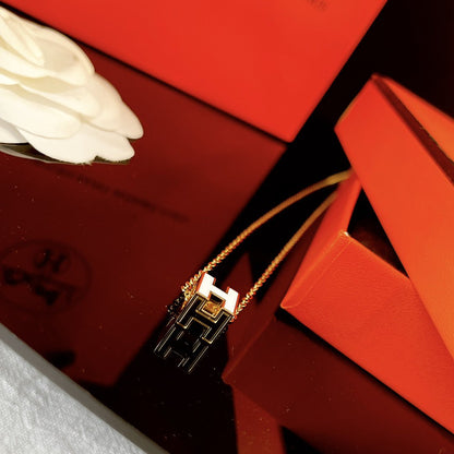 [Glow Muse]H WHITE SQUARE GOLD NECKLACE