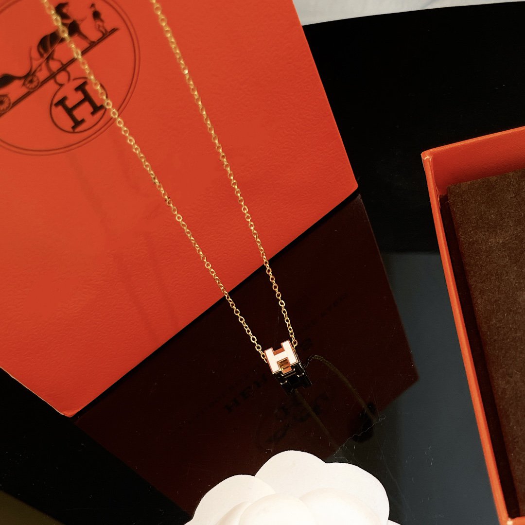 [Glow Muse]H WHITE SQUARE GOLD NECKLACE
