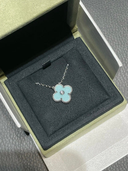 [Glow Muse]CLOVER 1 DIAMOND LIGHT BLUE SILVER NECKLACE