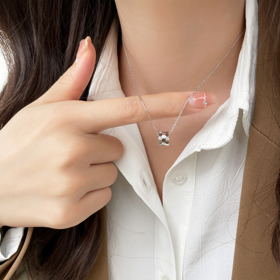 [Glow Muse]BEE MINI PEDANT DIAMOND NECKLACE
