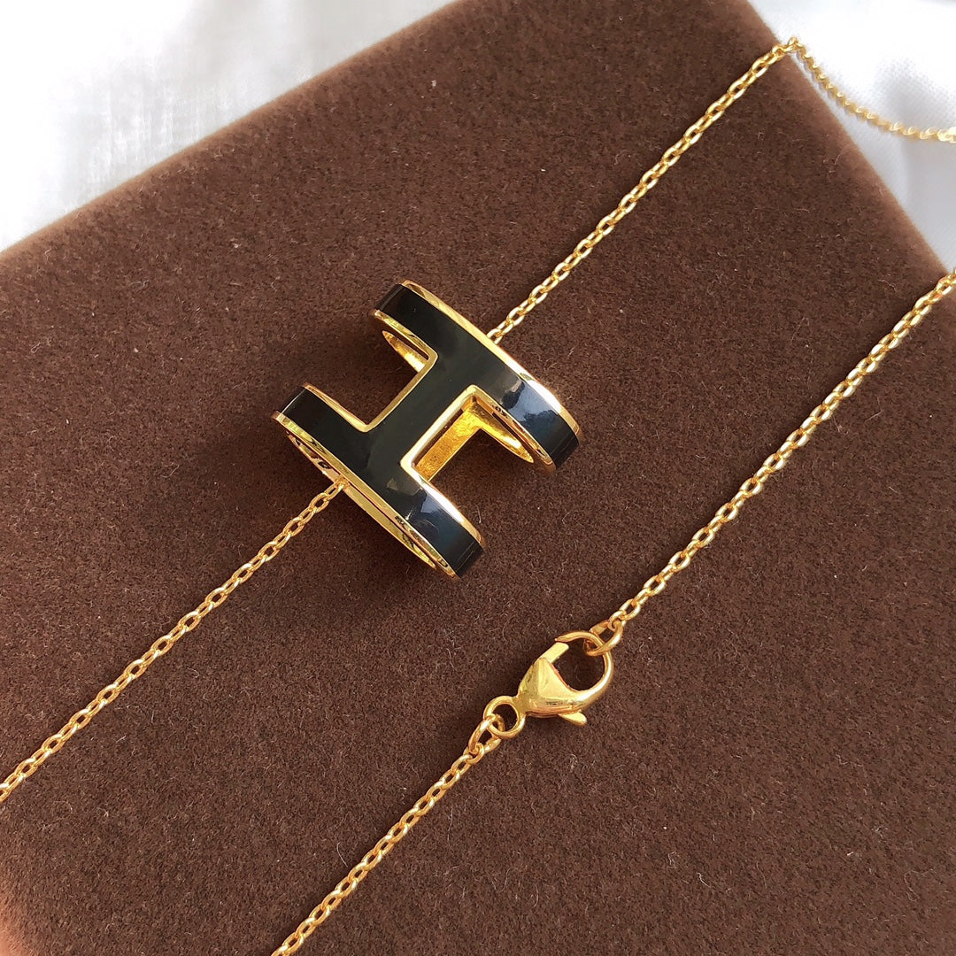 [Glow Muse]HM CLIC BLACK ENAMEL GOLD NECKLACE
