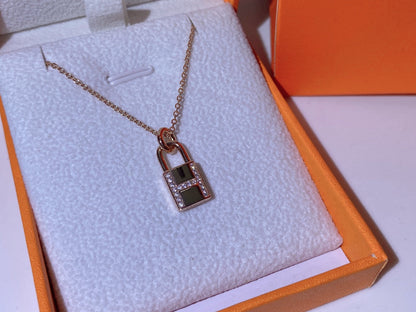 [Glow Muse]HM ADVANCED NICHE LOCK HEAD NECKLACE DIAMONDS