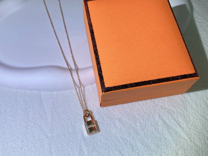 [Glow Muse]HM ADVANCED NICHE LOCK HEAD NECKLACE DIAMONDS