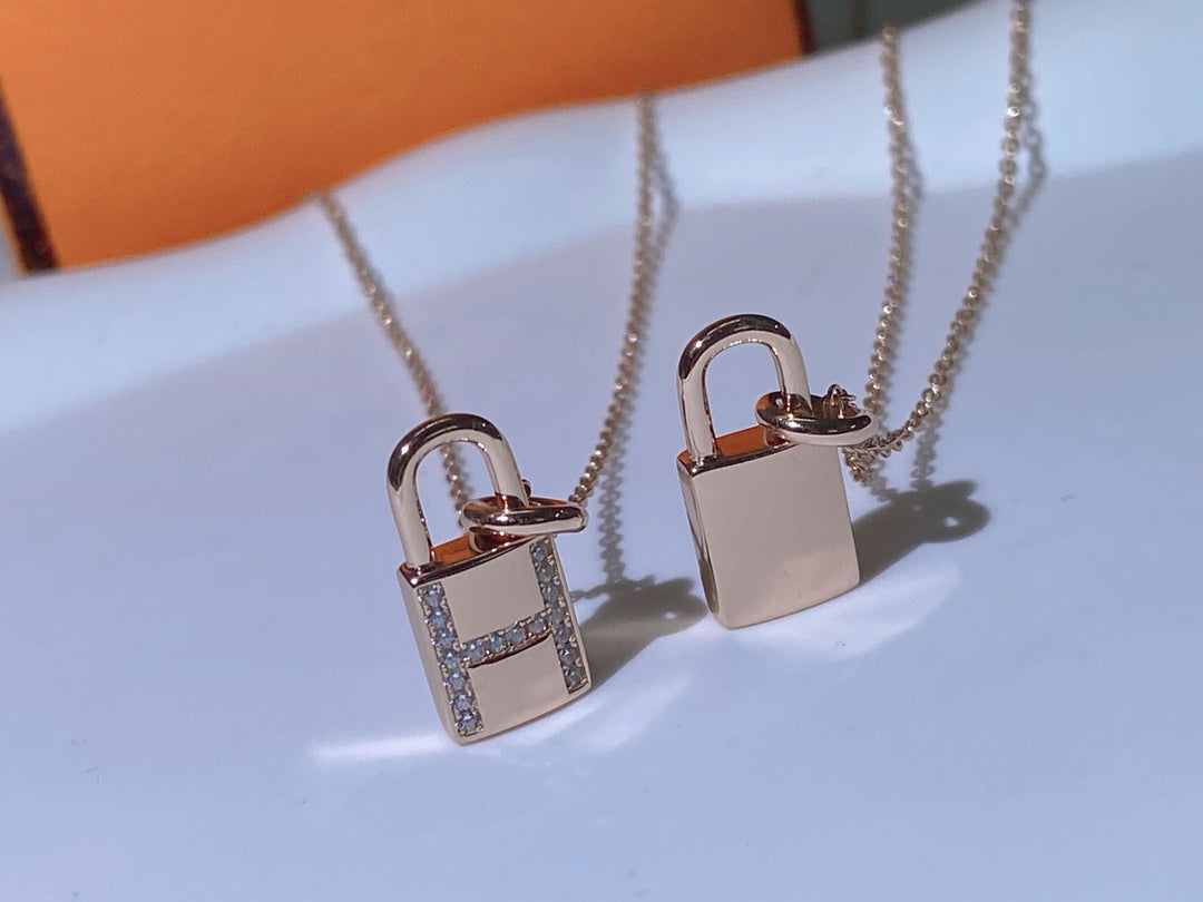 [Glow Muse]HM ADVANCED NICHE LOCK HEAD NECKLACE DIAMONDS