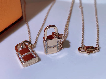 [Glow Muse]HM ADVANCED NICHE LOCK HEAD NECKLACE DIAMONDS