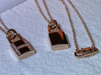 [Glow Muse]HM ADVANCED NICHE LOCK HEAD NECKLACE DIAMONDS