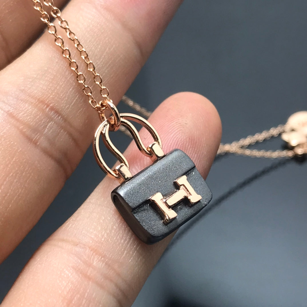 [Glow Muse]WOMEN'S HM AMULETTES CONSTANCE PENDANT NECKLACE