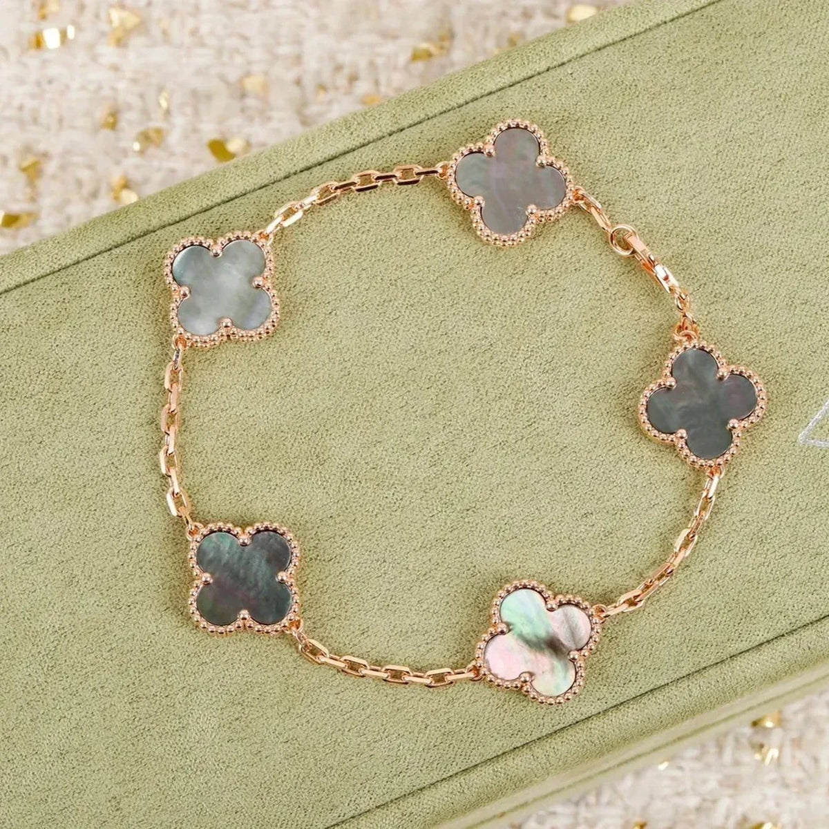 [⭐Glow Muse] CLOVER 5 MOTIF GRAY MOP BRACELET COLLECTION