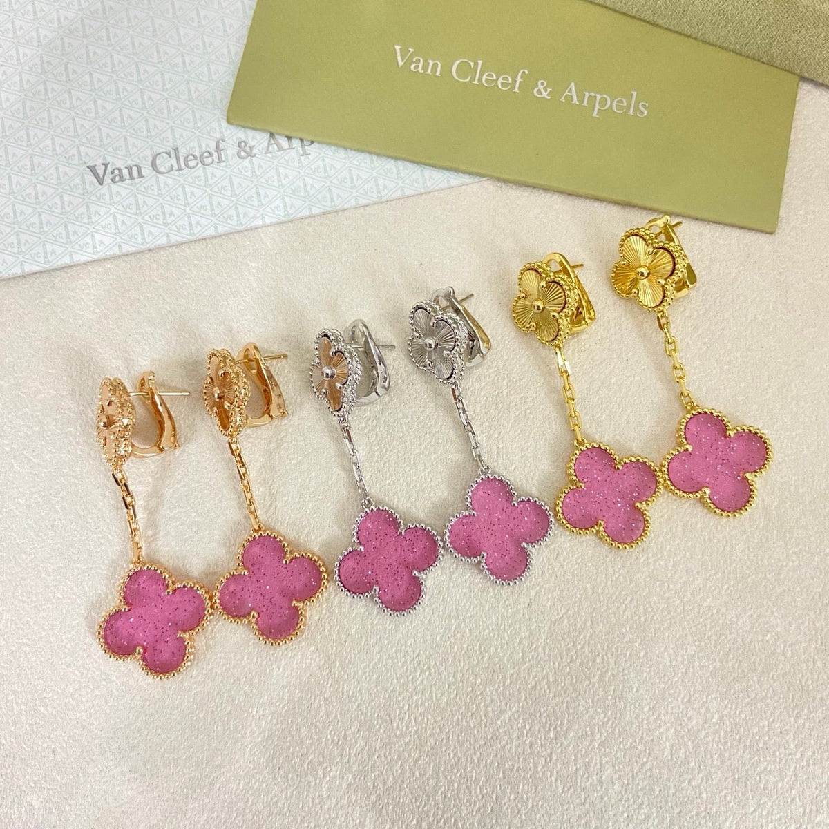 [⭐Glow Muse]2026 NEW CLOVER 2 MOTIF  BUBBLE PINK ENAMEL