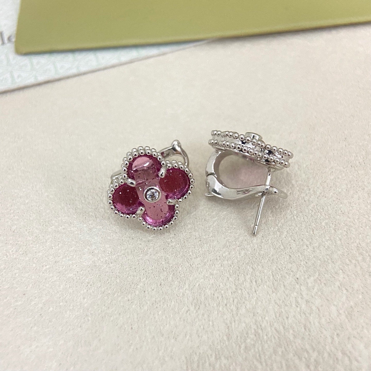 [⭐Glow Muse]2026 NEW  CLOVER 1 MOTIFPINK ENAMEL STUD EARRINGS WITH DIAMONDS2