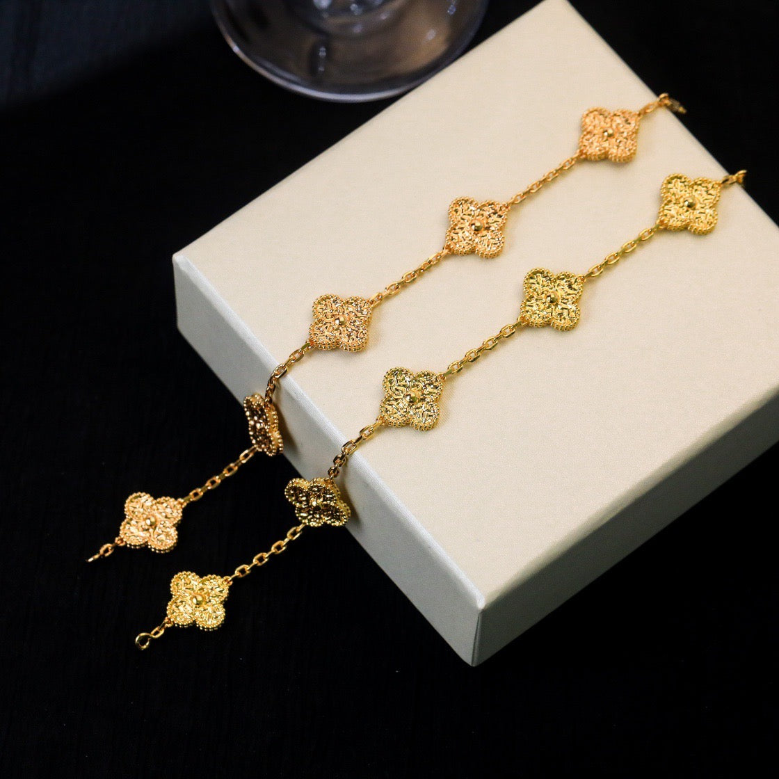 [⭐Glow Muse]CLOVER 5 MOTIFS BRONZING BRACELET
