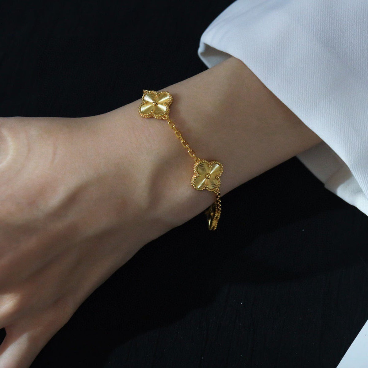 [Glow Muse] CLOVER 5 MOTIF LASER BRACELET COLLECTION