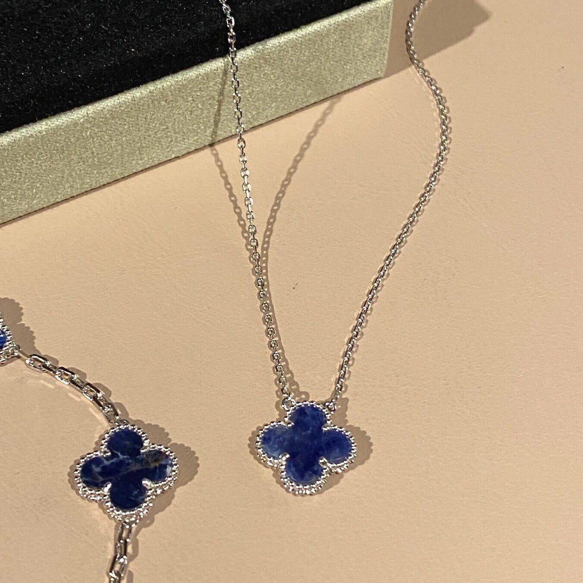 [Glow Muse]CLOVER 15MM PIETERSITE NECKLACE SILVER