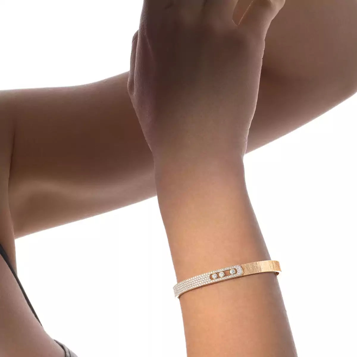 [Glow Muse]Move Noa Ciselé half pavé bangle