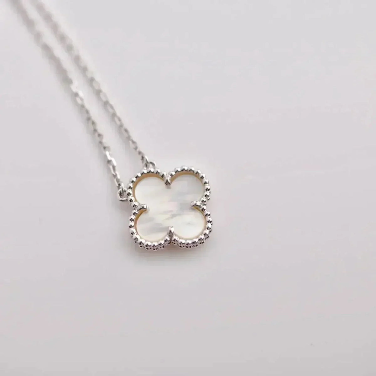 [Glow Muse]CLOVER  15MM WHITE MOTHER-OF-PEARL SILVER