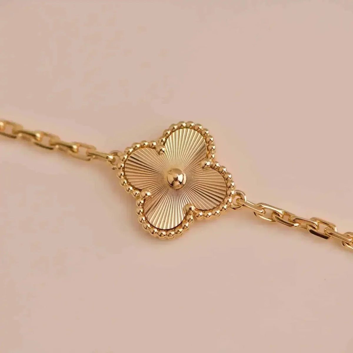 [Glow Muse] CLOVER 5 MOTIF LASER BRACELET COLLECTION