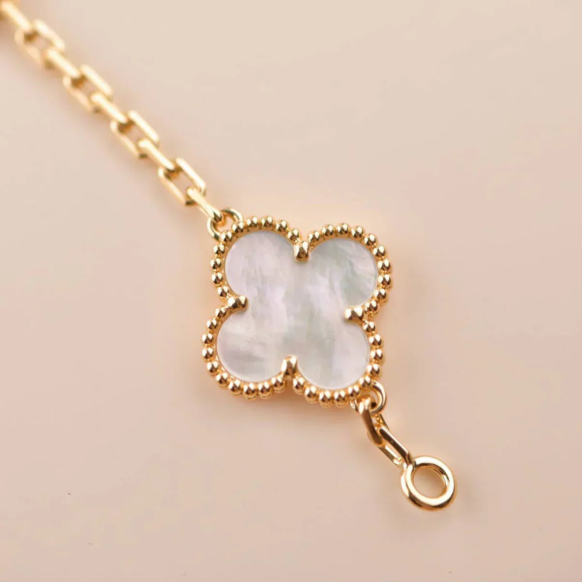 [⭐Glow Muse]CLOVER WHITE PEARL MOP 5 MOTIF BRACELET COLLECTION