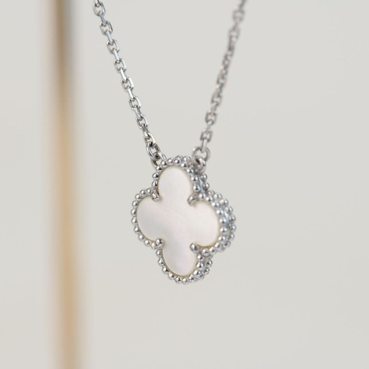 [Glow Muse]CLOVER  15MM WHITE MOTHER-OF-PEARL SILVER