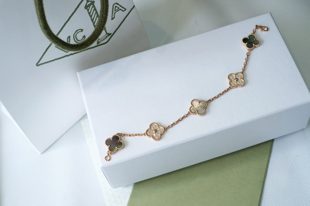 [⭐Glow Muse] CLOVER 5 MOTIF GRAY MOP BRACELET COLLECTION