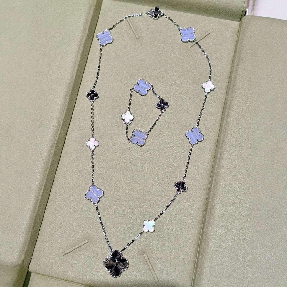 [Glow Muse]DETACHABLE CLOVER 15(11+4) FLOWER SILVER NECKLACE SET