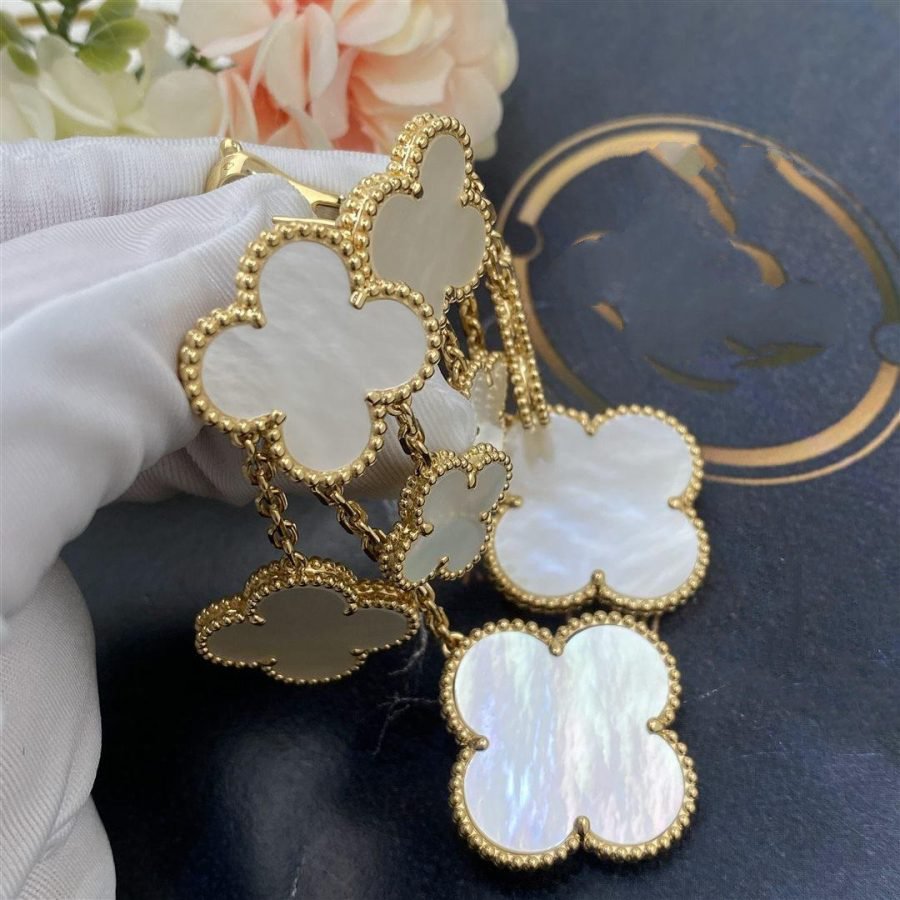 [Glow Muse]CLOVER EARRINGS WHITE MOP 4 MOTIFS GOLD