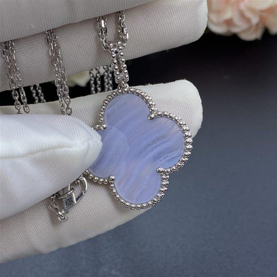 [Glow Muse]CLOVER SILVER CHALCEDONY BIG CLOVER NECKLACE