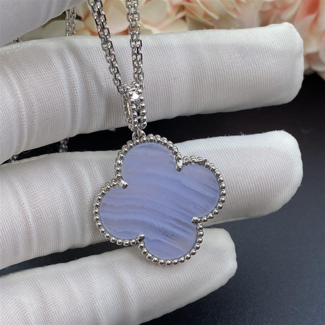 [Glow Muse]CLOVER SILVER CHALCEDONY BIG CLOVER NECKLACE
