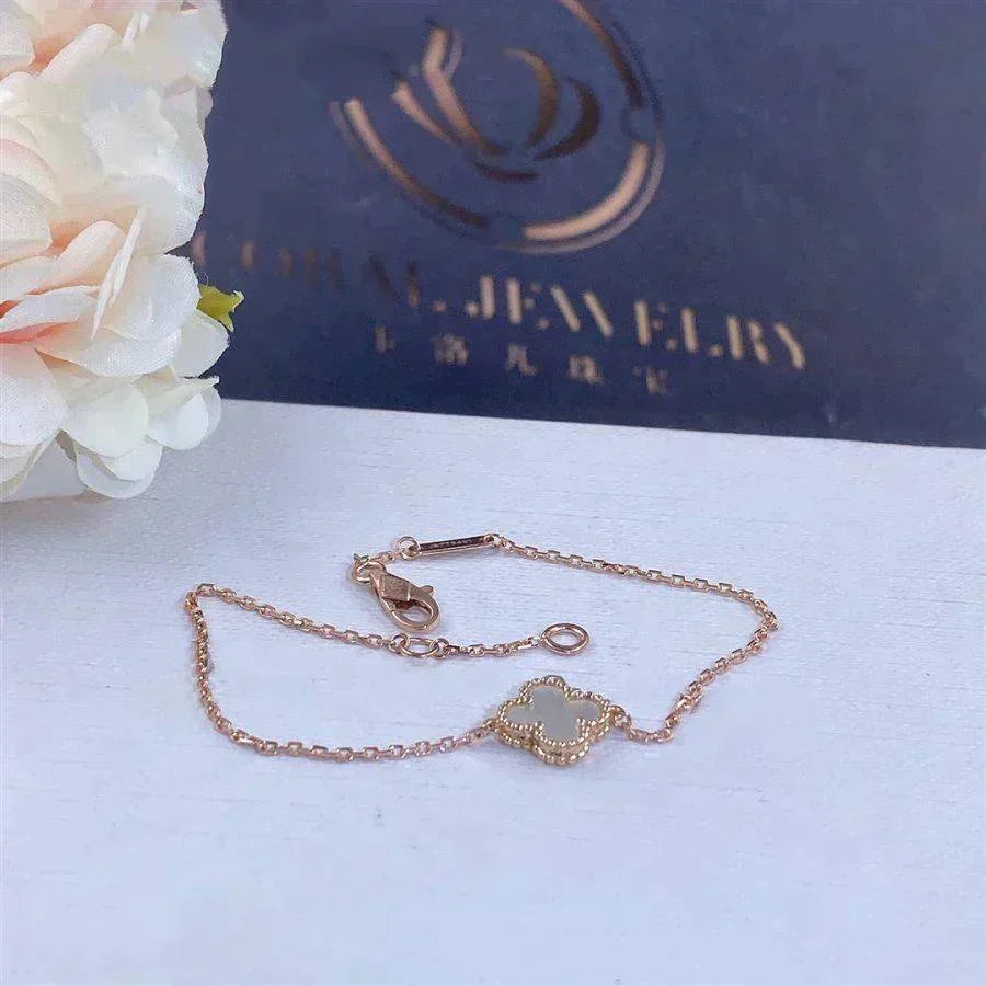 [Glow Muse]CLOVER WHITE MOP SINGLE FLOWER BRACELET