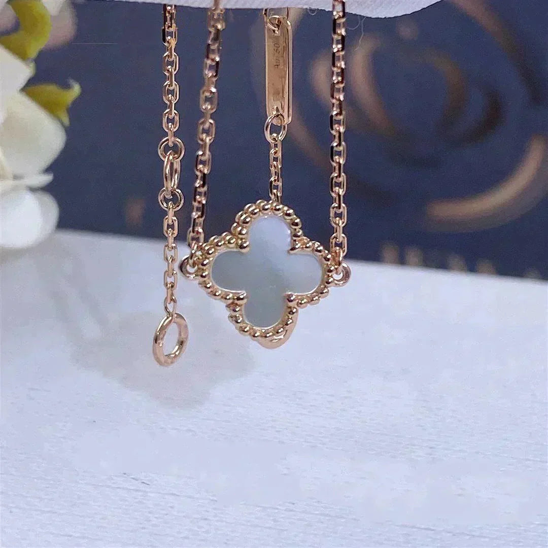 [Glow Muse]CLOVER WHITE MOP SINGLE FLOWER BRACELET