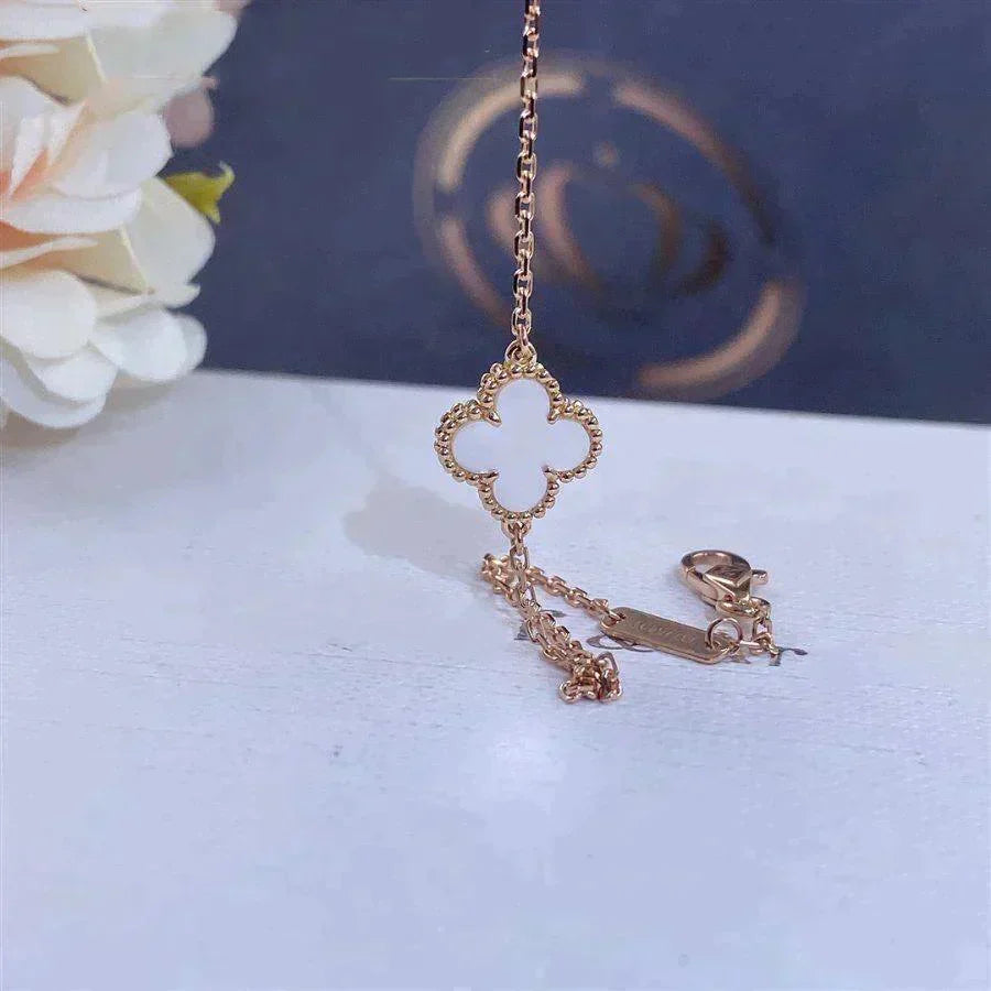 [Glow Muse]CLOVER WHITE MOP SINGLE FLOWER BRACELET