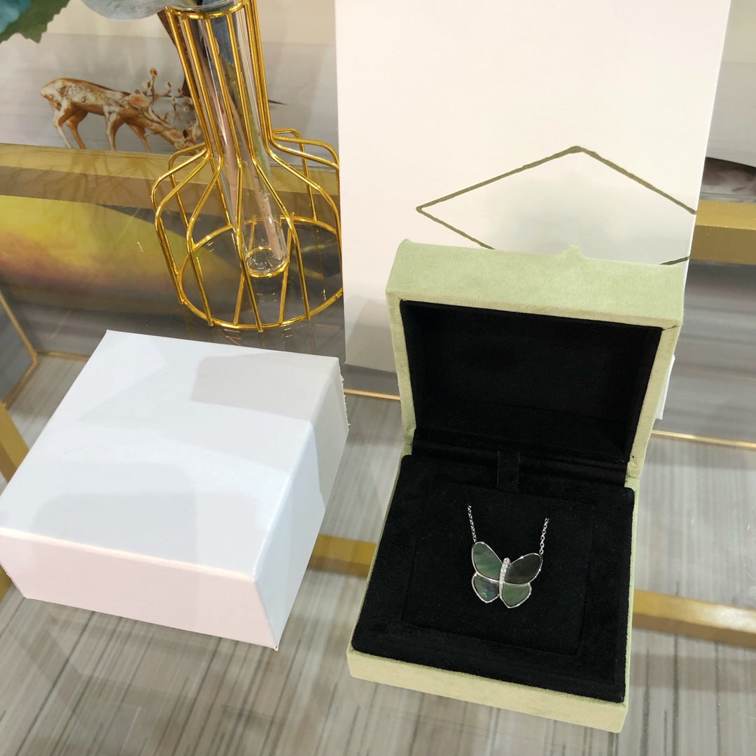 [Glow Muse]LARGE BUTTERFLY SILVER PENDANT DIAMOND NECKLACE