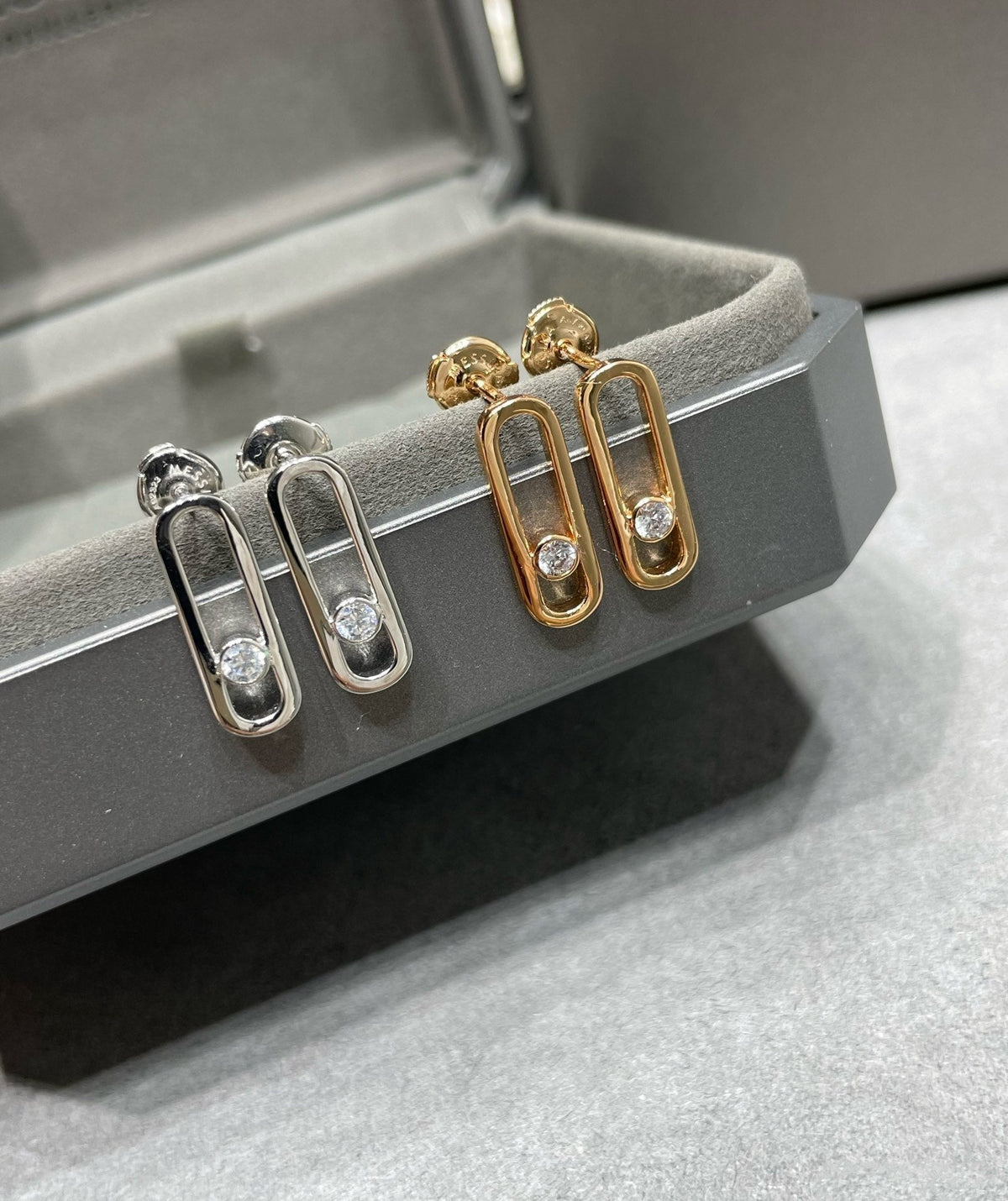 [Glow Muse]MOVE UNO SMALL 1 DIAMOND EARRINGS