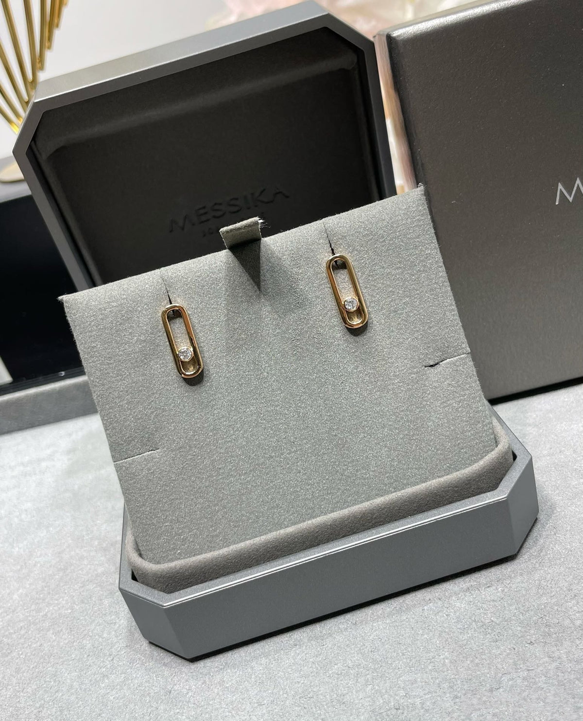 [Glow Muse]MOVE UNO SMALL 1 DIAMOND EARRINGS