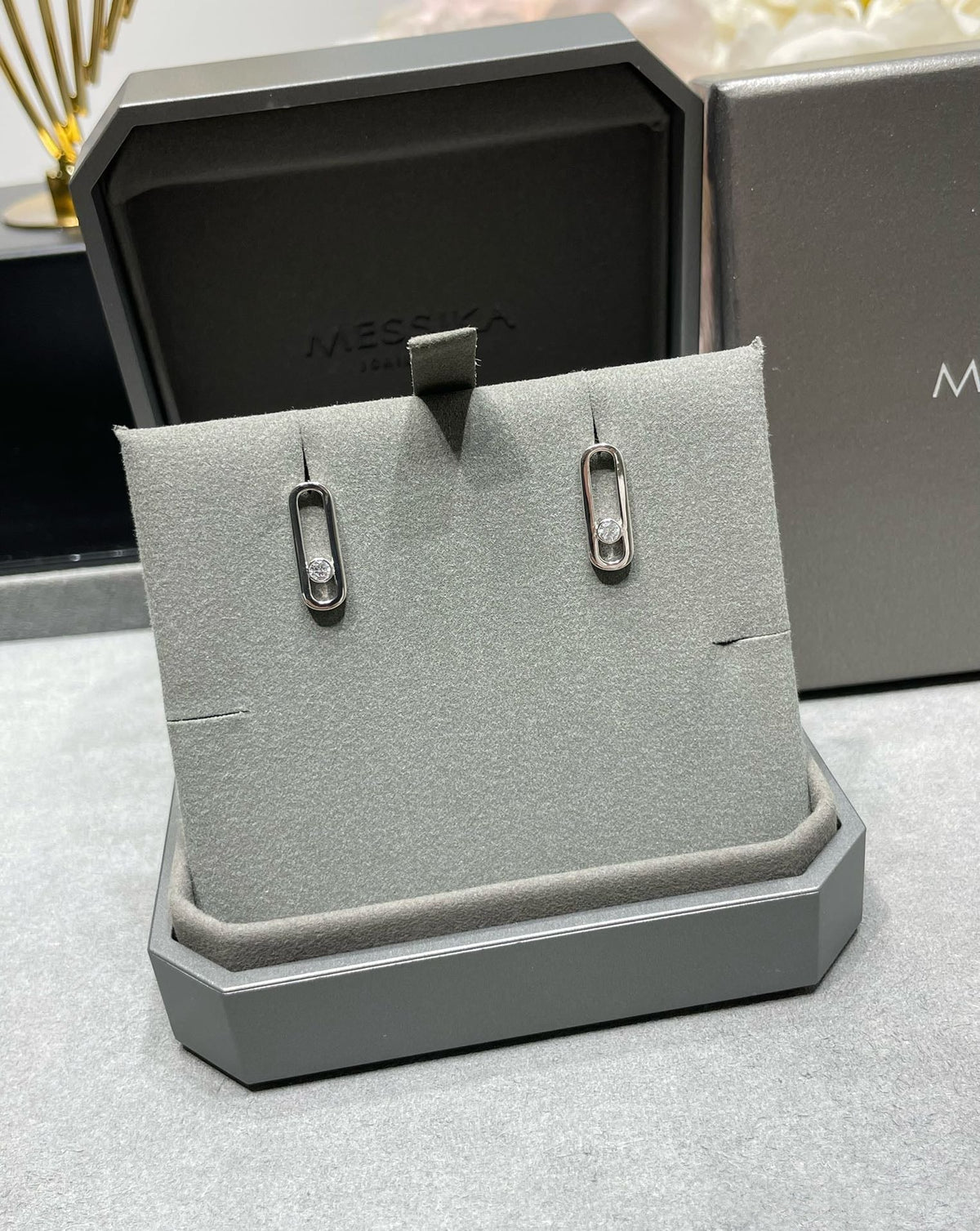 [Glow Muse]MOVE UNO SMALL 1 DIAMOND EARRINGS