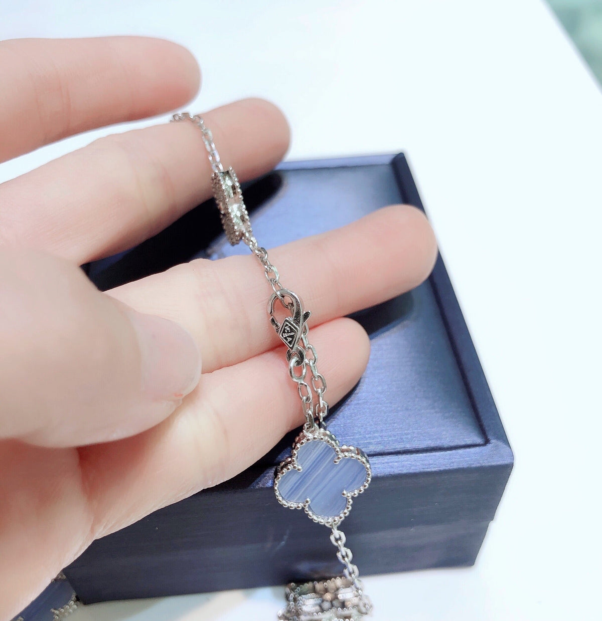 [Glow Muse]CLOVER 10 MOTIFS CHALCEDONY DIAMONDS SILVER NECKLACE