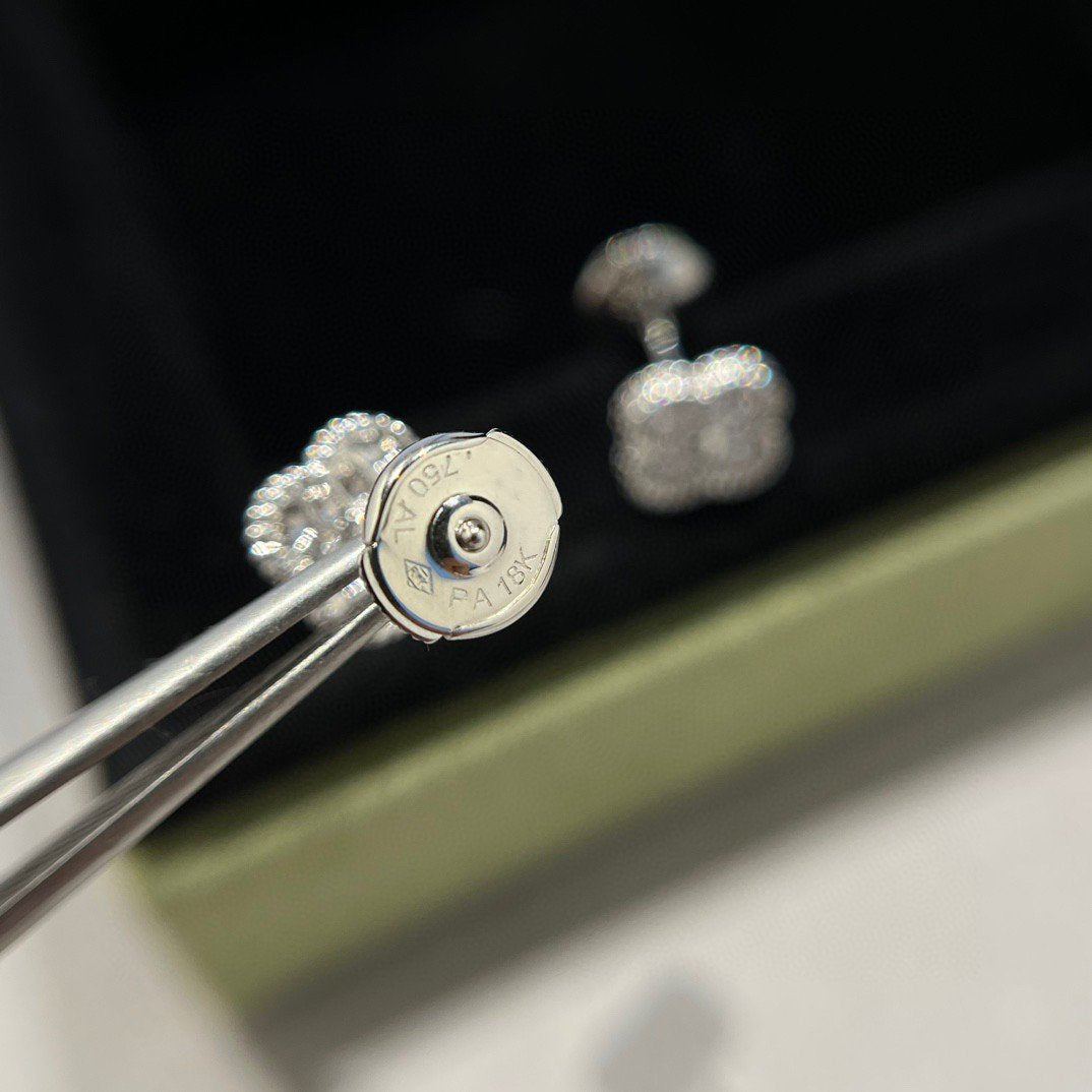 [Glow Muse]CLOVER MINI DIAMOND STUD EARRINGS