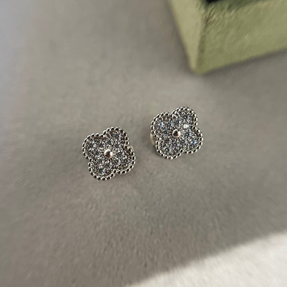 [Glow Muse]CLOVER MINI DIAMOND STUD EARRINGS
