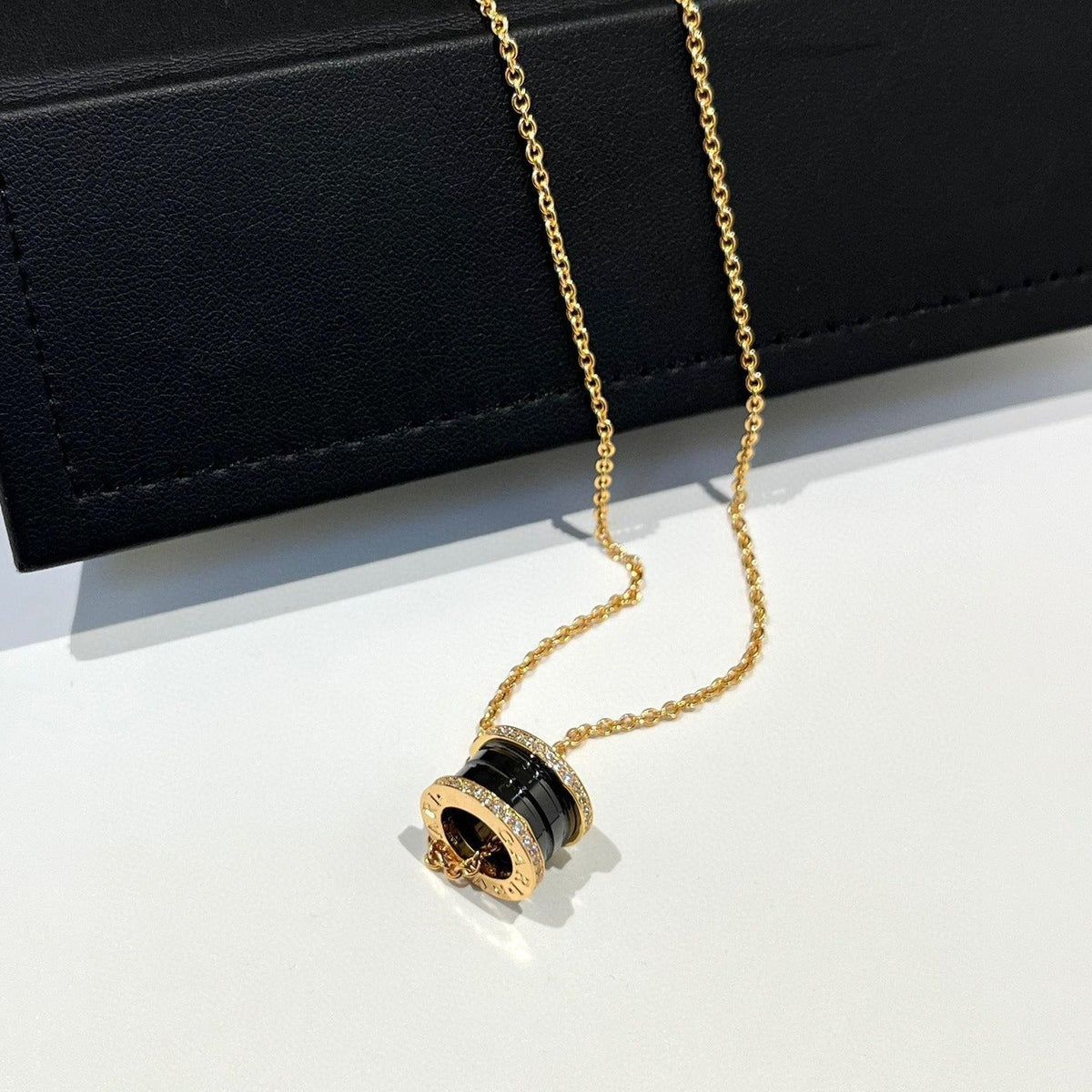 [Glow Muse]ZERO 1 BLACK CERAMIC DIAMOND PINK GOLD NECKLACE