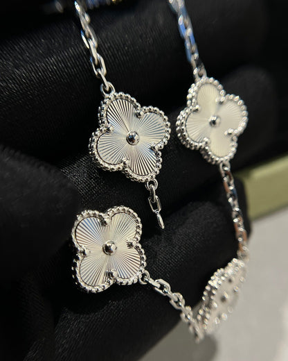 [Glow Muse] CLOVER 5 MOTIF LASER BRACELET COLLECTION