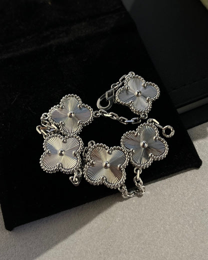 [⭐Glow Muse] CLOVER 5 MOTIF LASER BRACELET COLLECTION