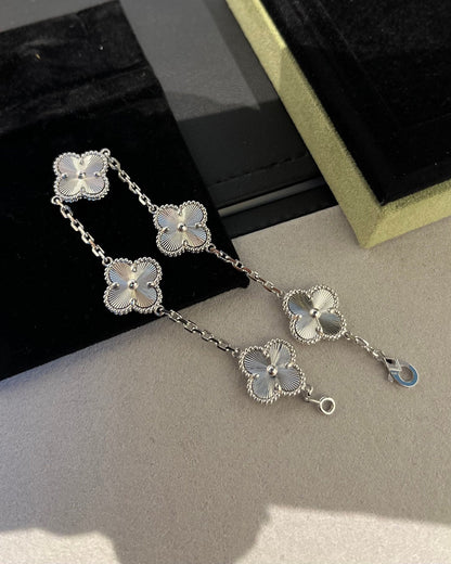 [Glow Muse] CLOVER 5 MOTIF LASER BRACELET COLLECTION