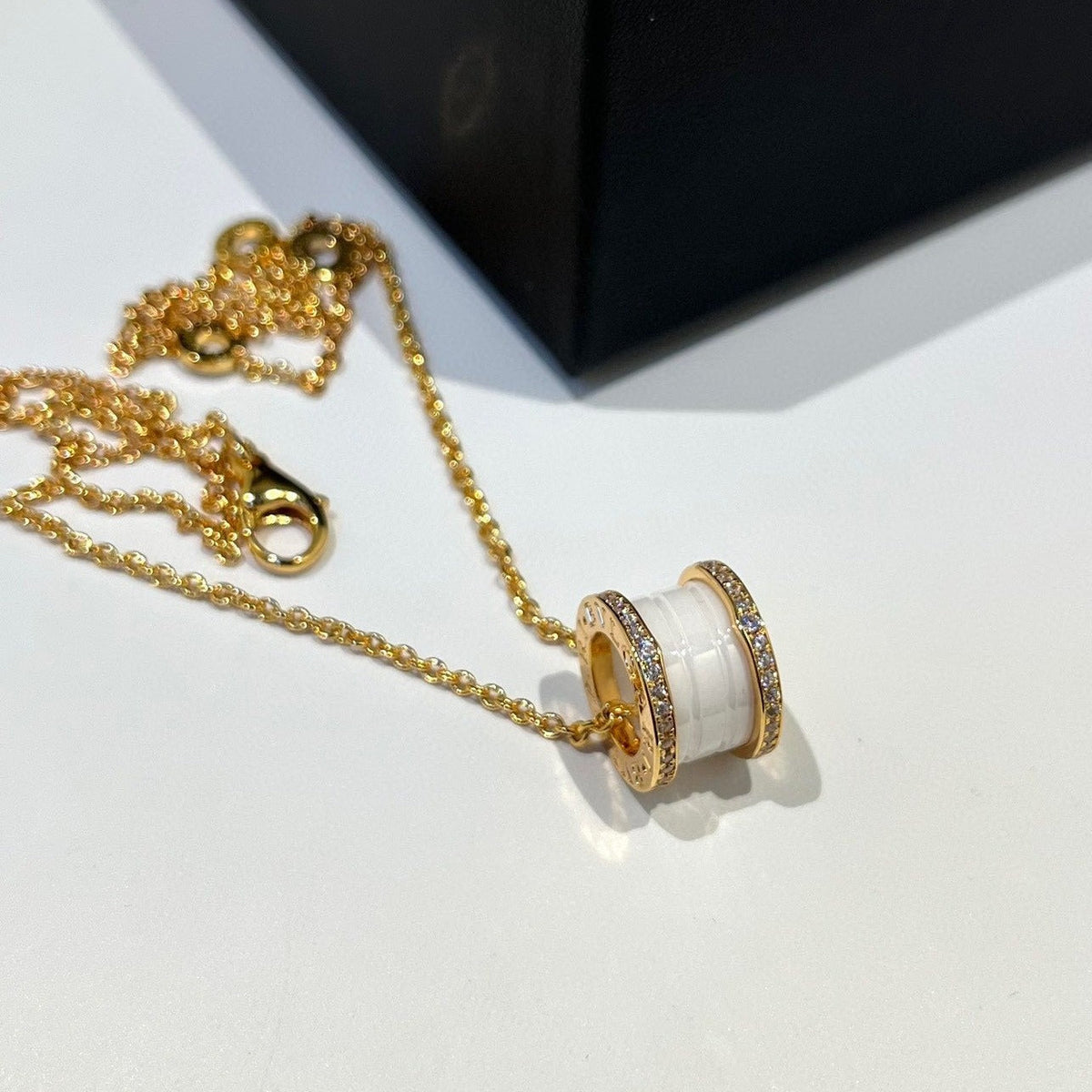 [Glow Muse]ZERO 1 WHITE CERAMIC DIAMOND PINK GOLD NECKLACE